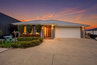 /international/au/7-shervan-court-perth-tas-151303416/