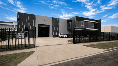 /international/au/7-zacara-court-deer-park-vic-505166352/
