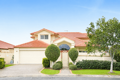 /international/au/8-christa-way-benowa-waters-qld-151443932/