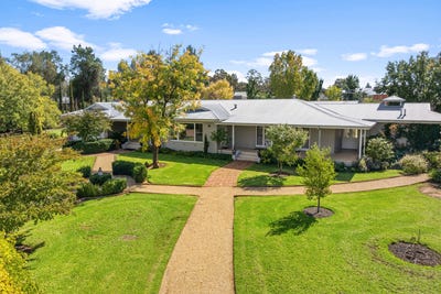 /international/au/2395-millwood-road-coolamon-nsw-151135440/