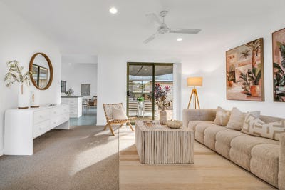 /international/au/11-sidney-nolan-drive-coombabah-qld-148570876/