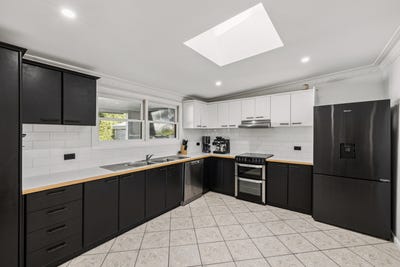 /international/au/102a-cooriengah-heights-road-engadine-nsw-151017892/