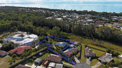 /international/au/5-7-reef-close-toogoom-qld-148554660/