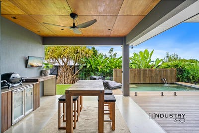 /international/au/57-flagship-drive-trinity-beach-qld-151024244/