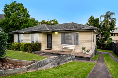/international/au/18-kananook-crescent-belmont-north-nsw-150862384/