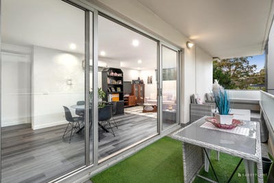 /international/au/212-8-berkeley-street-doncaster-vic-148333796/