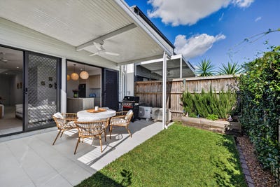 /international/au/15-2-college-court-little-mountain-qld-151294448/