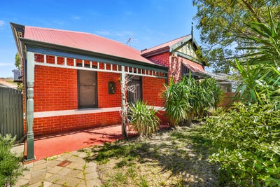 /international/au/245-loftus-street-mount-hawthorn-wa-152625760/