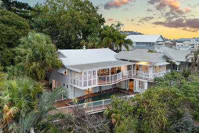 /international/au/195-denham-street-north-ward-qld-152571452/