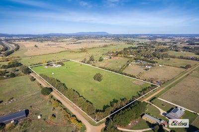 /international/au/359-burton-avenue-kyneton-vic-700405448/
