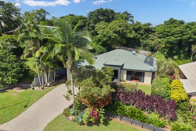 /international/au/8-eleanor-close-mooroobool-qld-151039612/
