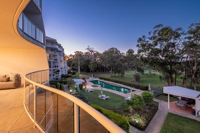 /international/au/unit-35-179-ocean-drive-twin-waters-qld-152277264/