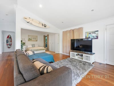 /international/au/4-95a-james-small-drive-korora-nsw-151673780/