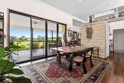 /international/au/46-kings-lane-reesville-qld-151351088/