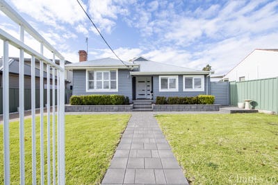 /international/au/40-sterling-street-dubbo-nsw-148442696/
