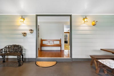/international/au/24-tonlegee-street-ferny-grove-qld-151172032/