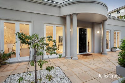 /international/au/1-635-orrong-road-toorak-vic-151242728/