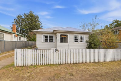 /international/au/4-edward-street-south-tamworth-nsw-151193068/