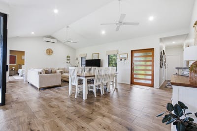 /international/au/28-giufre-crescent-wongaling-beach-qld-150785764/