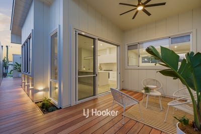 /international/au/19b-venn-street-east-bunbury-wa-151061176/