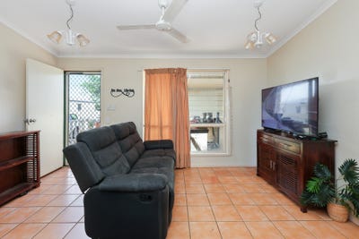 /international/au/75-ham-street-cloncurry-qld-150694256/