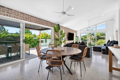 /international/au/2-york-street-thrumster-nsw-151393484/