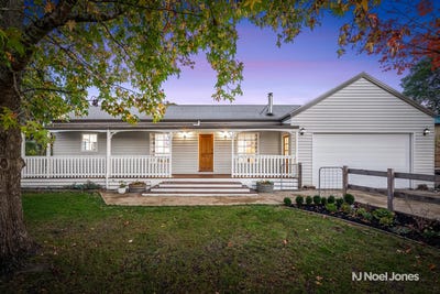 /international/au/4-view-street-wandin-north-vic-151227336/