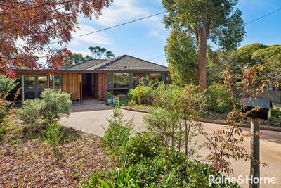 /international/au/17-coulthard-street-castlemaine-vic-151316976/