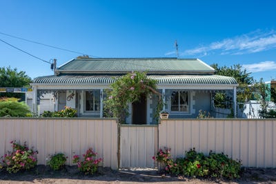 /international/au/114-musgrave-terrace-wallaroo-mines-sa-150769796/