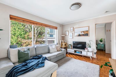 /international/au/6-2-yorston-court-elsternwick-vic-151158120/