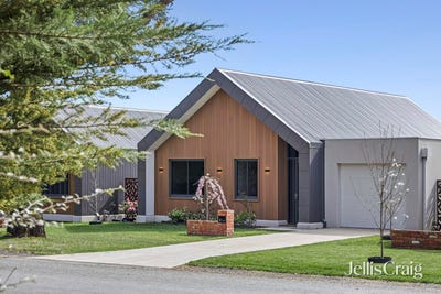/international/au/2-27-corinella-road-woodend-vic-152523676/
