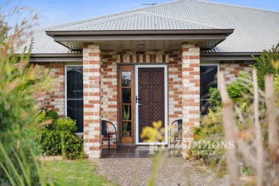 /international/au/54-diggers-drive-dalby-qld-151228832/