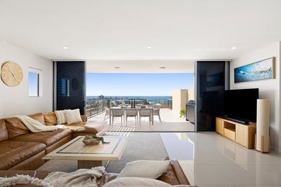 /international/au/47-7-canberra-terrace-kings-beach-qld-151431572/