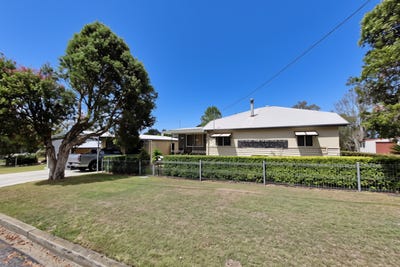 /international/au/32-andrews-road-crows-nest-qld-152619420/