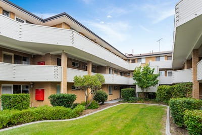 /international/au/81-6-manning-terrace-south-perth-wa-151088736/