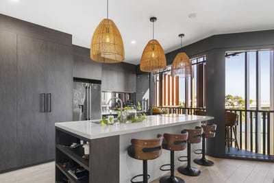 /international/au/2-235-bradman-avenue-maroochydore-qld-152656080/