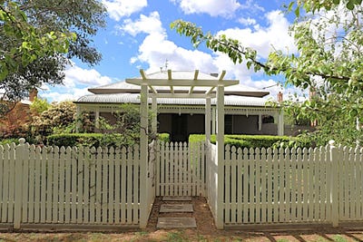 /international/au/54-sutton-street-cootamundra-nsw-152565360/