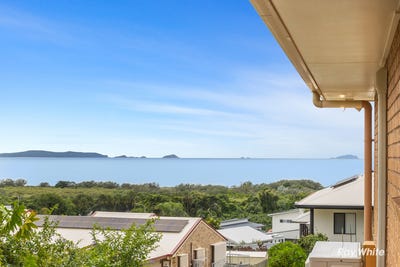 /international/au/10-yearsley-grove-pacific-heights-qld-150738484/