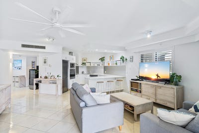 /international/au/4-181-esplanade-cairns-north-qld-150836340/