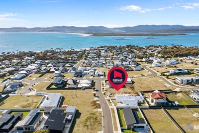 /international/au/3-diamond-way-hawley-beach-tas-204496128/