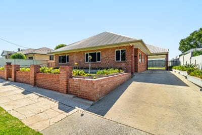 /international/au/182-canterbury-street-casino-nsw-150849128/