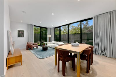 /international/au/6-45-kokaribb-road-carnegie-vic-151358984/