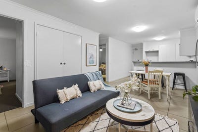 /international/au/16-78-lower-king-street-caboolture-qld-152480324/