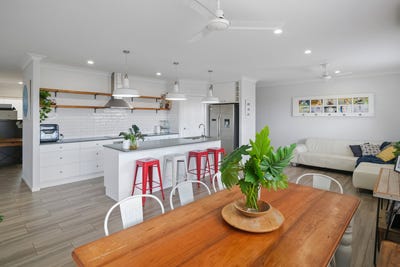 /international/au/6-forsyth-street-gin-gin-qld-152493684/