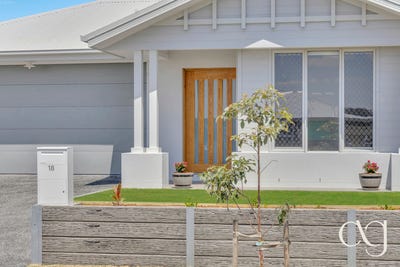 /international/au/18-shetland-street-walloon-qld-152615456/