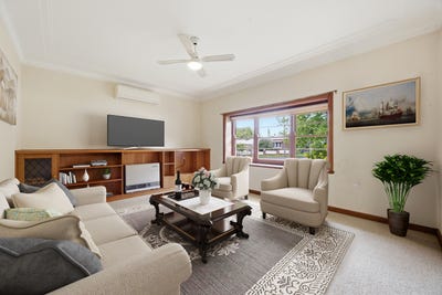 /international/au/17-mont-street-yass-nsw-150595936/