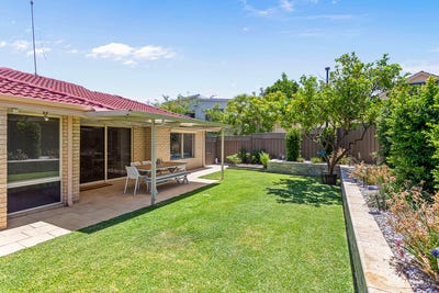 /international/au/24-brodie-lane-scarborough-wa-152627396/