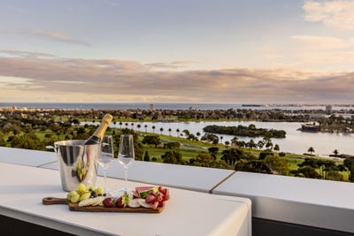 /international/au/entire-penthouse-floor-452-st-kilda-road-melbourne-vic-505258924/