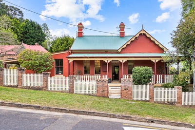 /international/au/157-wentworth-street-blackheath-nsw-152612144/