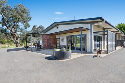 /international/au/92-packham-drive-molong-nsw-150406096/